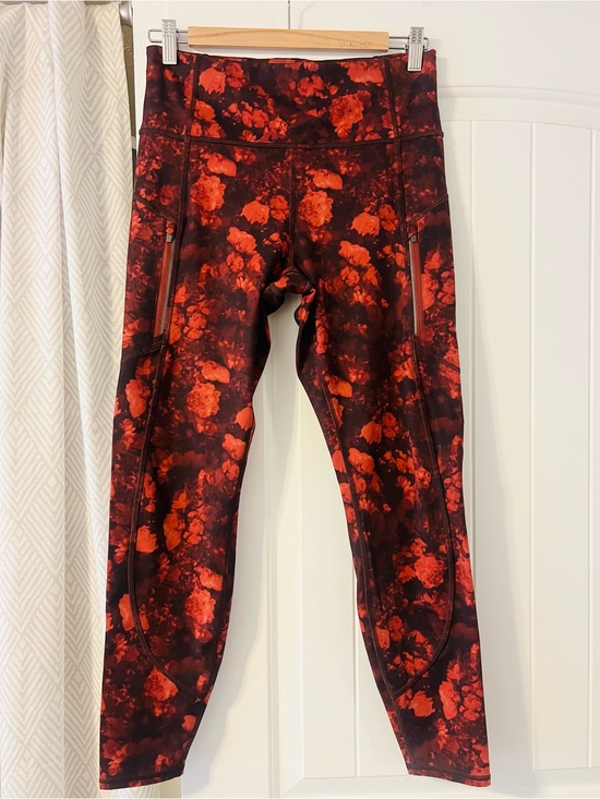 Athleta Pants - Athleta Red and Black Tie-Dye Rainier Printed Tight Capri Leggings Womens Medium